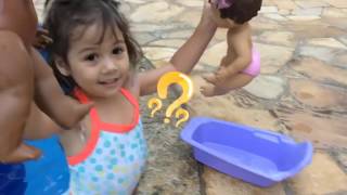 Lulu ensina baby alive e Little Mommy a nadar