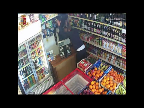 Bologna, rapinatori selvaggi in azione