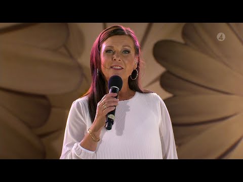 Lotta Engberg bjuder på den fantastiska låten ”You’re My World” - Lotta på Liseberg (TV4)