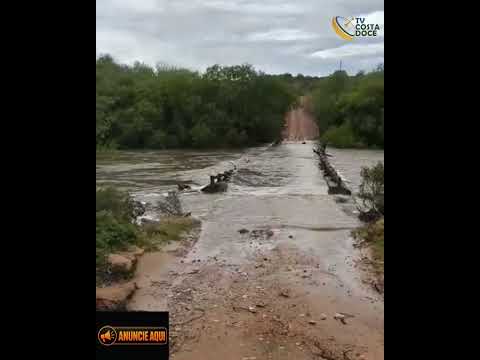 Arroio  sobe e alaga ponte em Piratini RS