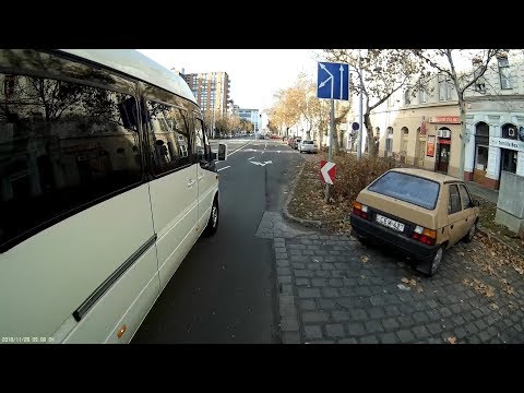 De jó az út szélén menni - So good to hug the kerb