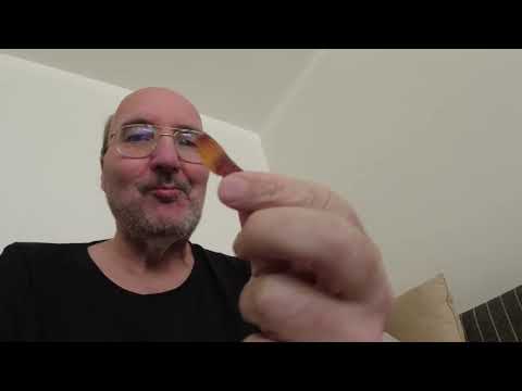 MongoTV_9352 - SPISER LILLE SKÅL SLIK TIRSDAG EFTERMIDDAG EFTER SOLGT FLASKER I LIDL