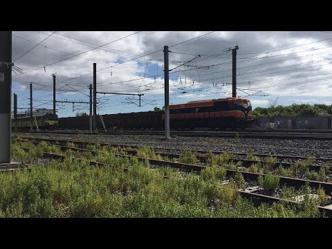 Class 071 No.073 passes Fairview Dart Depot with the Tara