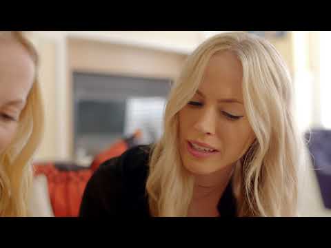 Meet Amy & Jen Hood, the founders of Hoodzpah