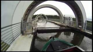 preview picture of video 'Going through the Falkirk Wheel'