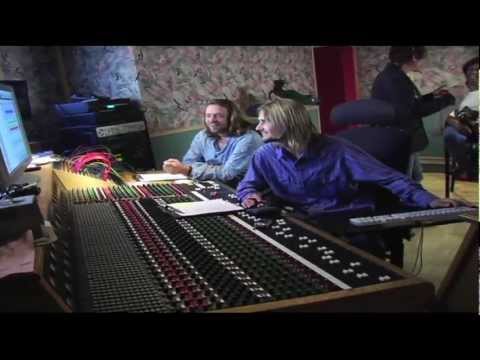 Wayne Warner and Friends - Dare the World