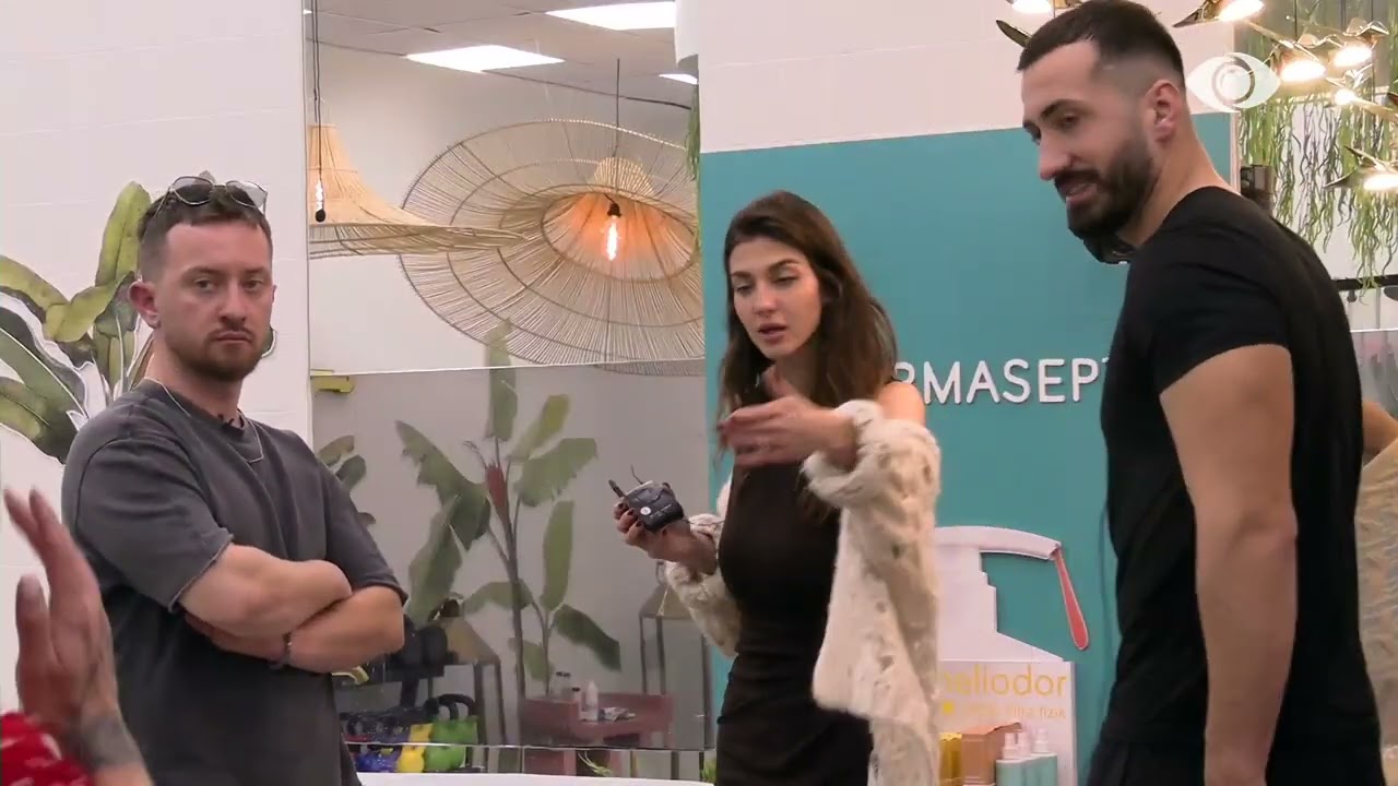 “Ajo po pret Primen, ndaj mban unazën”/ Amberi diskuton me banorët