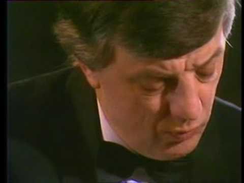 Raimonds Pauls "Sāpju lāses" ( "Капли боли" )