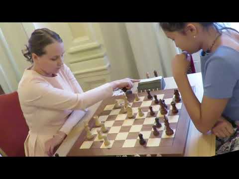 GM Gunina (blonde) vs. WIM Assaubaeva (bunettes) (Moscow 2018 Game 4)