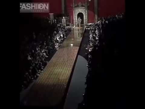 Esther Cañadas for Roberto Cavalli Ready-to-Wear Spring/Summer 2003.