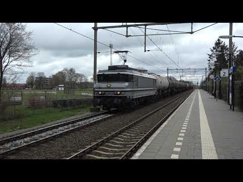 RFO 1829 met keteltrein komt door station Almelo de Riet