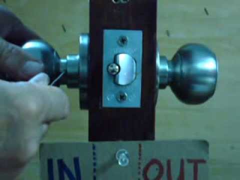 Demonstrating about the Cyclindrical Door Lock
