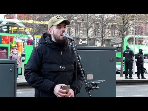 "The Green Fields Of France" Performed Beautifully on O'Connell Street by Belfast man John Garrity.