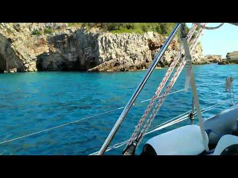 Sy-Speedy 034 Ankern vor Höhlen