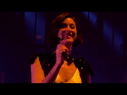 Gracie Abrams singing I know it won’t work in madrid n1 tsou tour