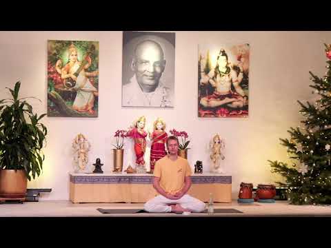 Yogastunde Mittelstufe "EXAKT" mit Adrian - Yoga Vidya Ashram Live - 9:15 Uhr 11.12.2021