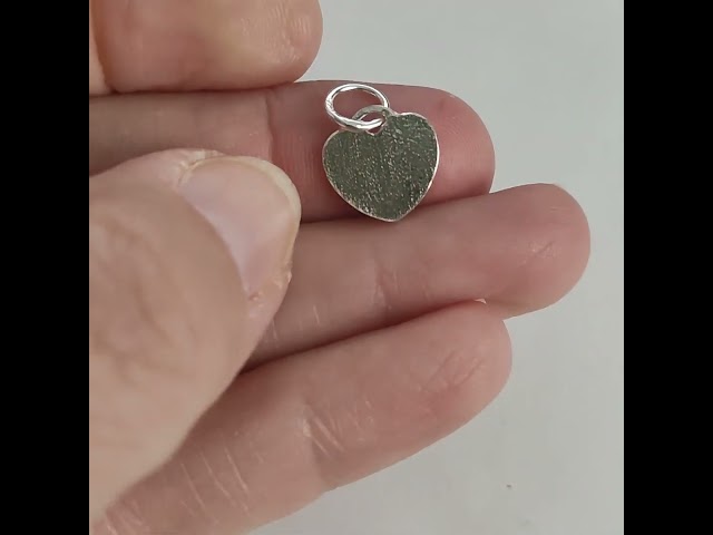 Vídeo relacionado con SUGARKITTEN LONDON Collar de plata de ley con colgante de plata de ley brillante con constelación del zodiaco Aries, oveja, 44,5 cm, Medium, Plata esterlina Plata de ley Rodio, No es una piedra