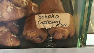 ベルリン シュロスシュトラーセ脇道へJust A Little Crush Cafe