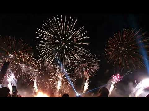 Abingdon Fireworks display to the sound of Kate Bush, running up that hill