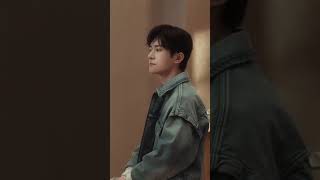 【易烊千玺】身穿共创联名系列银尾经典款Super-Star，以轻快节奏演绎活力风范【Jackson Yee】