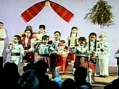 Ansamblul Doina Mischiului - copii intre 4 si 10 ani - partea II - Spectacol Craciun Mischii