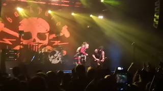 Backyard Babies - A Song for the Outcast (Acoustic live at Circus, Helsinki)