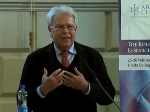 González, Presidente del Consejo de Asesores de Atomium Culture y Presidente de España (1982-1996), habla en la European Intersectoral Summit on Research and Innovation.