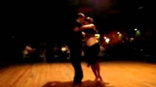 Natasha Lewinger y Bernardo Skrzypicki Collin bailan en Bendita Milonga 2