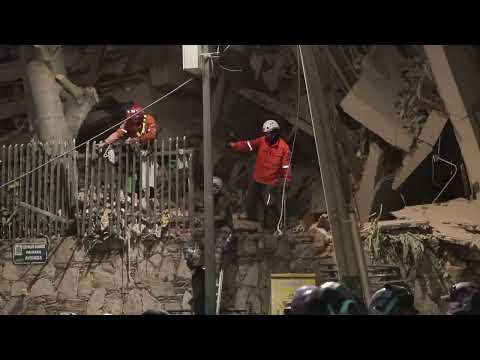 Video Thumbnail: Firefighters search for people trapped in collapsed building in Caracas | AFP