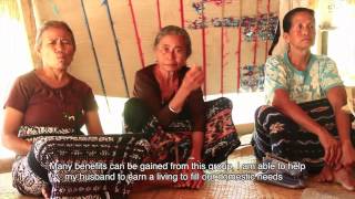 preview picture of video 'Menenun pelestarian lingkungan dan penguatan perempuan di Sumba, NTT (Praktik Cerdas)'