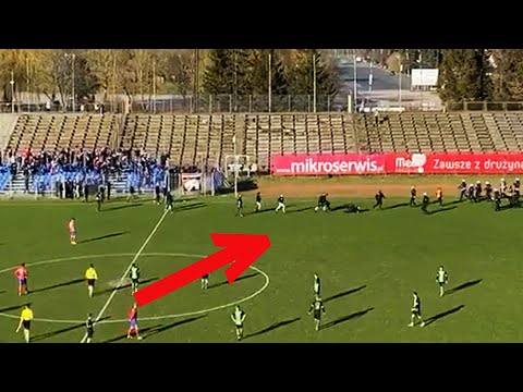 Kibice Gwardii zaliczają spięcie ze służbami porządkowymi. Gwardia - Sokół  Karlino 23.04.2022