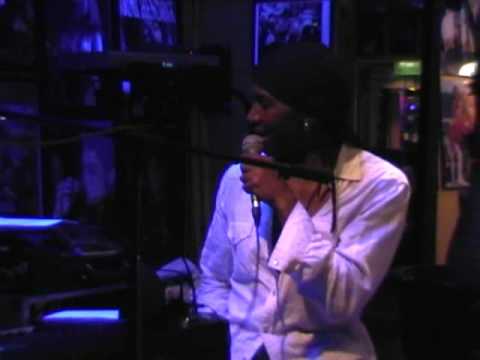 Mannix Lee 'Love U for Sure' (Live)