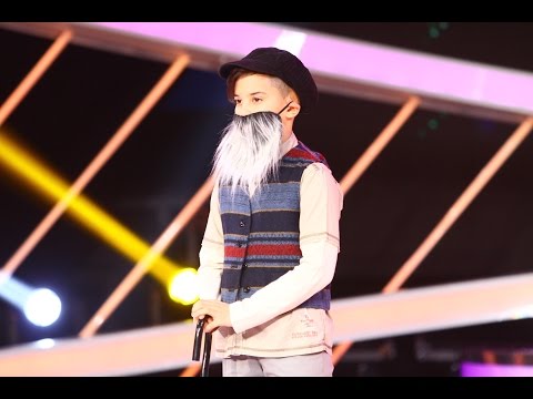 Mihai Ungureanu, din Chișinău, întreține atmosfera de pe scena Next Star cu dansul său