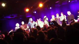 Sean Lennon, Yoko Ono, Cibo Matto &amp; Friends - Give Peace A Chance