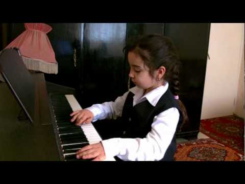 Iulia Stoicescu - Cantec chinezesc (la pian)