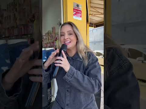 Quem sabe canta ao vivo!! Cantora Ju Marques da seresta, canta em loja de Águas Lindas de Goiás!!