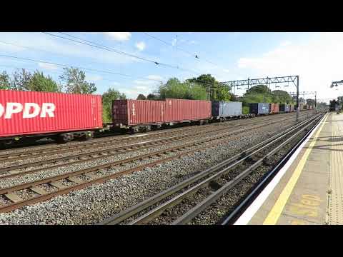 66569 passing South Kento with 435 Crewe Basford Hall to Southampton