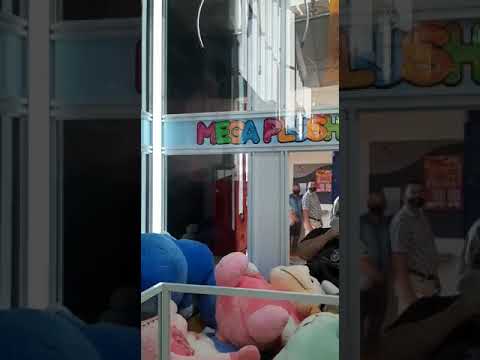 2 pelúcias gigantes Mega Plush