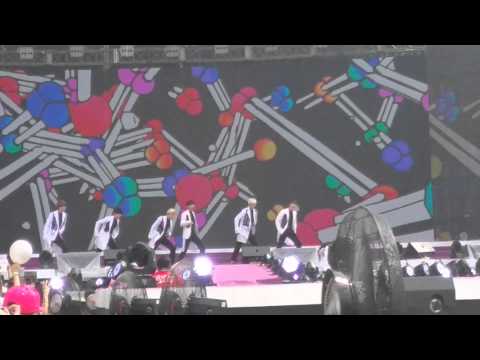 140701 EXO - Wolf and Growl live w/ Talking at Hong Kong Dome Festival