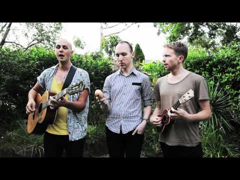 The Gate: The Paper Scissors - Soft Pig (Live in the Front Yard)