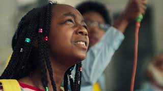 Lunchables Cookie Pony scares people in the city