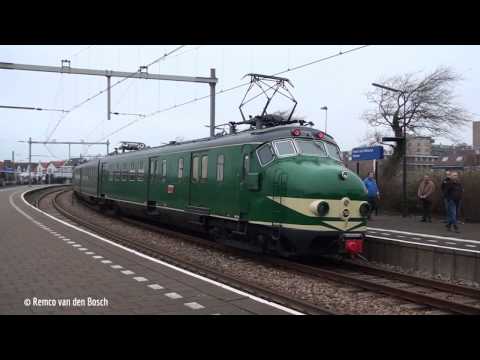 Oliebollenrit met treinstel 766 te Hoek van Holland Haven 17 december 2016