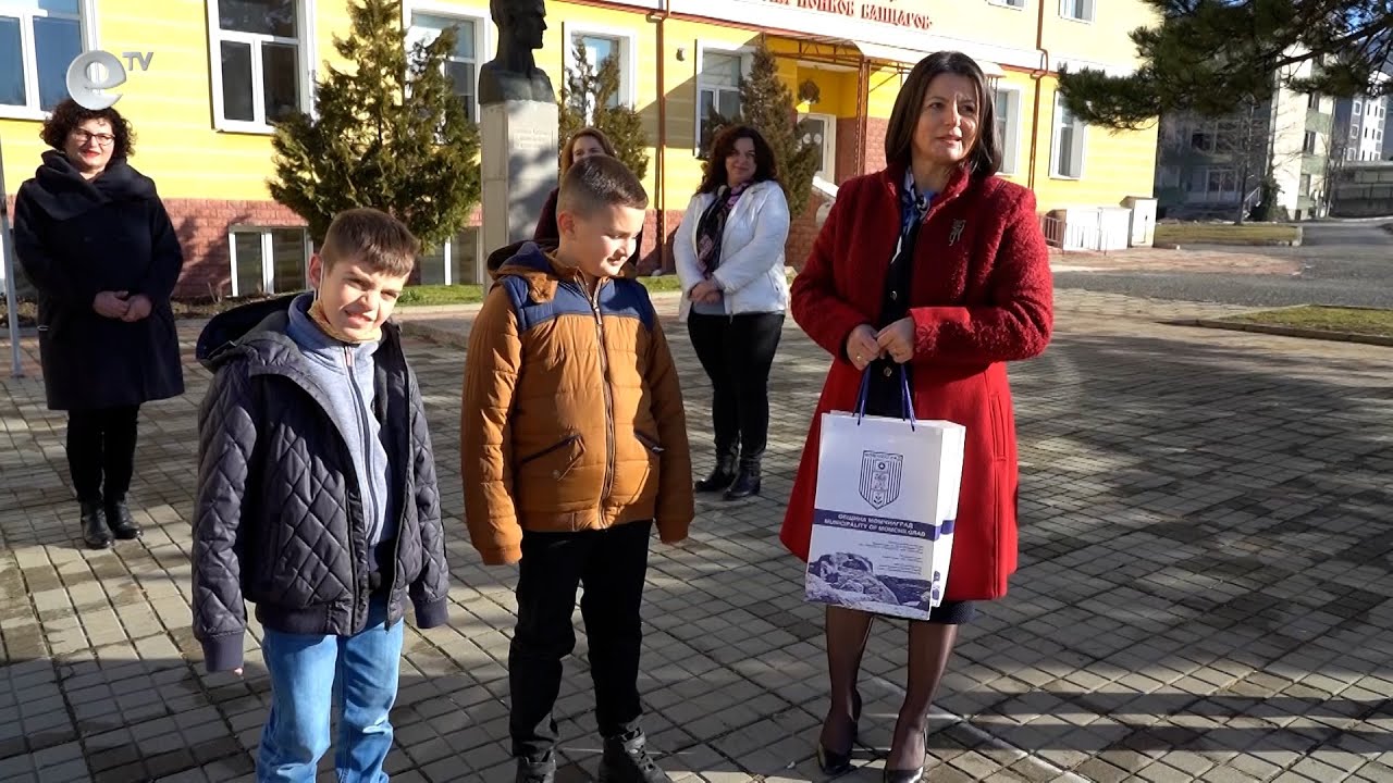 За пример: Второкласници намериха и предадоха голяма сума пари в полицията