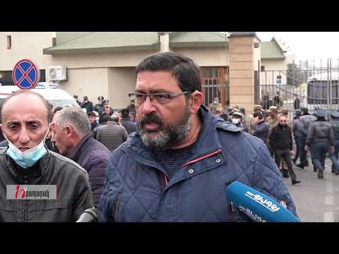 40 օր է մեզ ճղում ենք, բայց ոչ մի արձագանք չկա․ ակցիա՝ ՊՆ շենքի մոտ