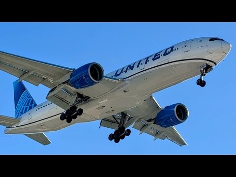 (Slow Motion) United Airlines Boeing 777-222(ER) Washington (IAD) Landing Las Vegas (LAS) N222UA
