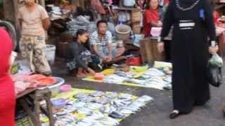 preview picture of video 'Theingyi Markets, Yangon, Myanmar (Video 2)'