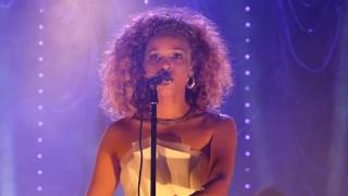 Izzy Bizu - Mad Behaviour live Vevo Halloween, Liverpool 29-10-16