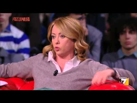 Rossi vs Meloni: 'Mia nonna mi insegnò a temere i fascisti, non i Rom'