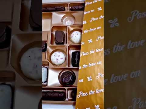 Thorntons Classic Milk, Dark And White Chocolate 🍫 😋 👌 #satisfying #satisfyingvideo #asmr #shorts