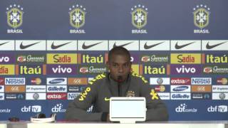 Fernandinho fala sobre James Rodríguez